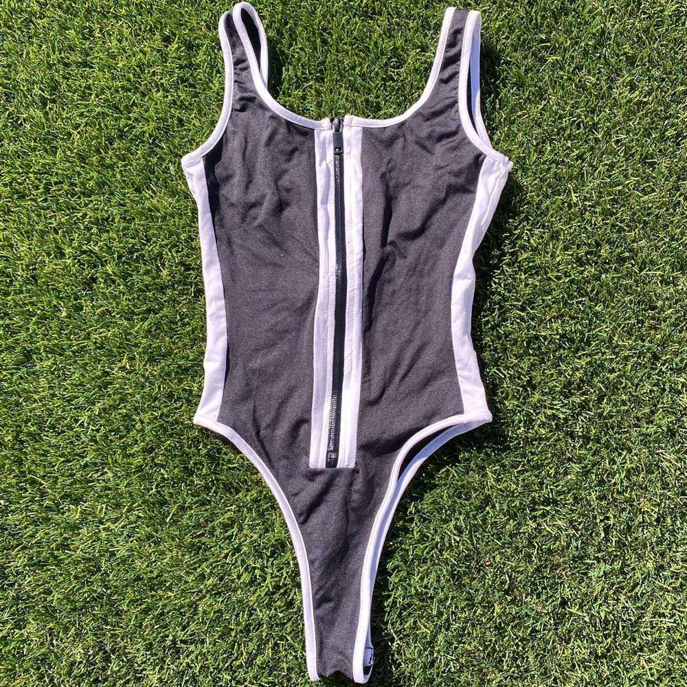 Superdown lexia body suit with zipper black white xs - Picture 2 of 6